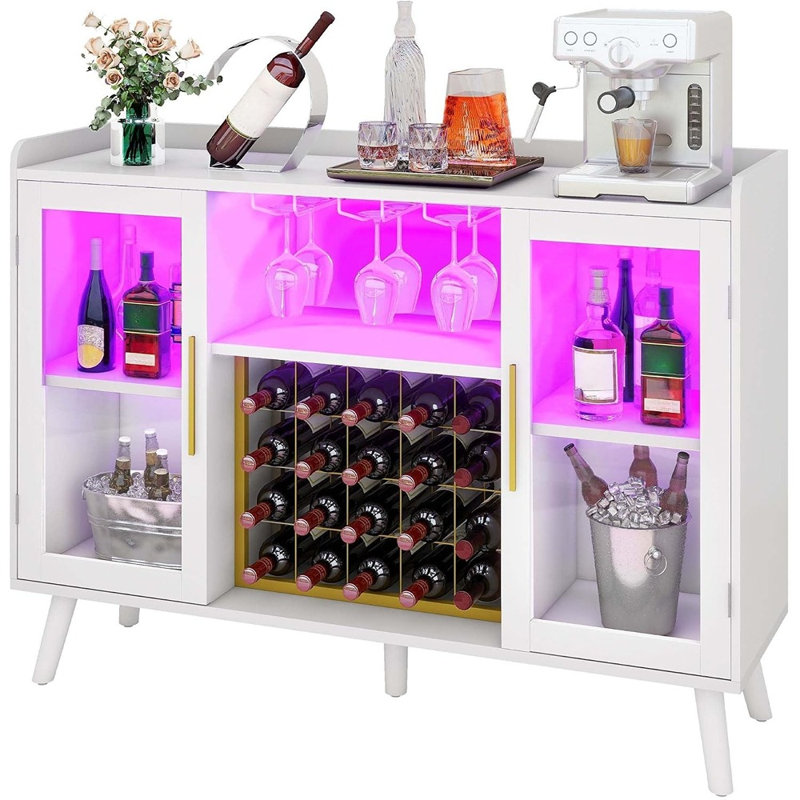 Meuble-bar à vin moderne avec éclairage DEL, prises électriques, rangement pour verres et buffet.