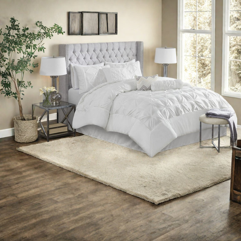 Ensemble de literie blanc élégant Cal King, conception capitonnée en polyester pour la maison