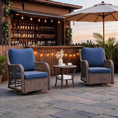 Ensemble de mobilier d'extérieur 3 pièces, chaises berçantes pivotantes, ensemble bistro en osier avec planeur à 360 °, coussins épais de 4 po et table à 2 niveaux, ensemble de conversation extérieur pour terrasse