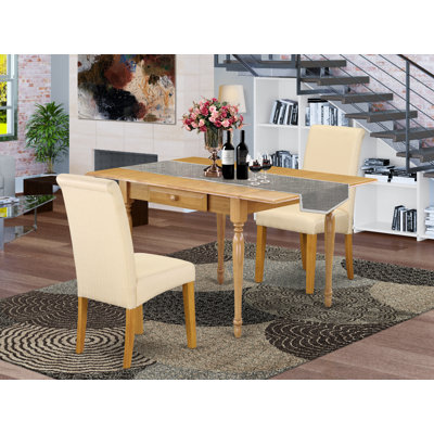 L'ensemble 3 pièces de table et chaises de cuisine contient une table de salle à manger rectangulaire avec Dropleaf et 2 chaises Parsons en lin beige clair, chêne