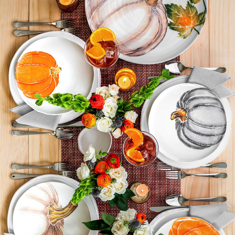Plateau de citrouilles rondes avec citrouille