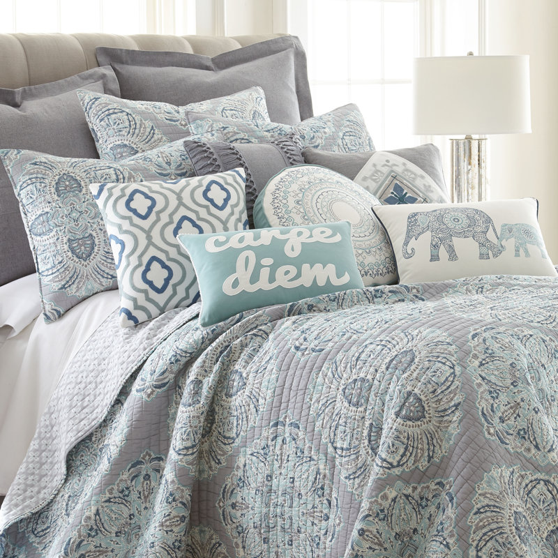 Tania Twin Quilt Set
