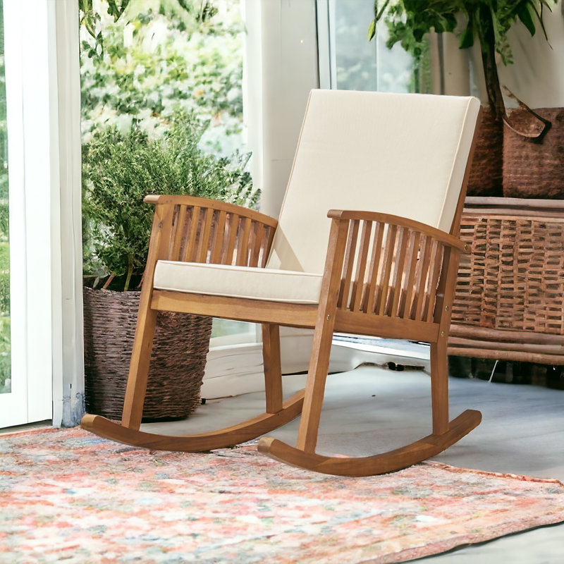 Chaise berçante d'extérieur en bois avec coussins Vinod