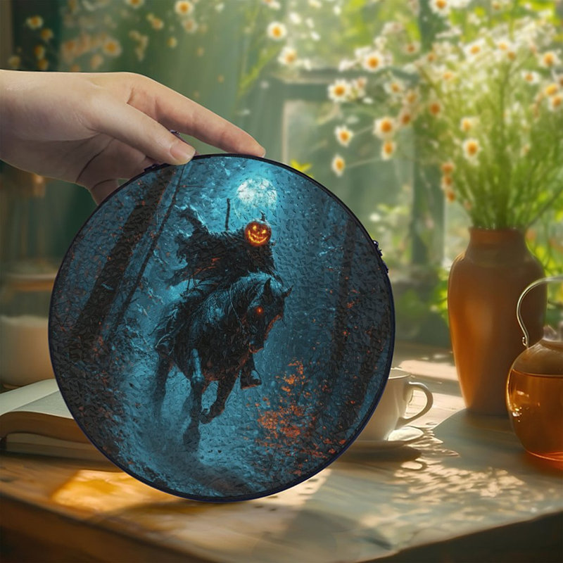 Tête de cavalier sans tête chevauchant des panneaux de vitrail de sentier forestier pour décor de fenêtre