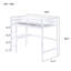 Lit mezzanine simple avec garde-corps de sécurité, bureau intégré et échelle, offrant une solution de chambre à coucher fonctionnelle et élégante.