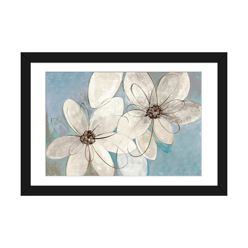«Blue and Neutral Floral» par Silvia Vassileva, impression sur toile tendue, H 16 po x l 24 po x P 1 po, Blanc