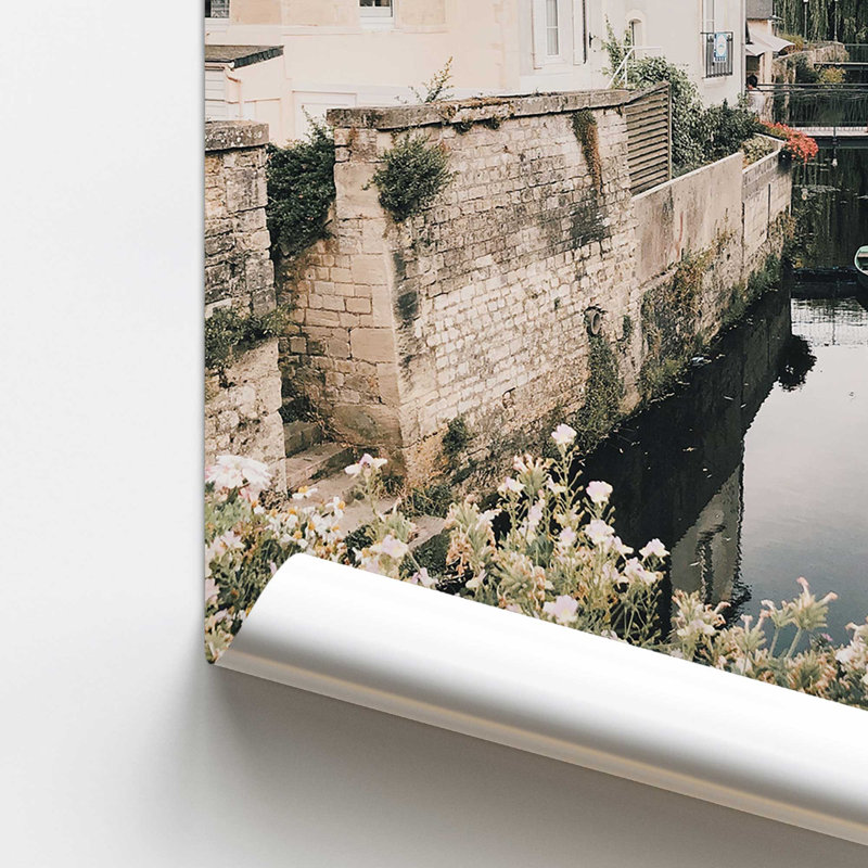 «Serene Village Waterscape Print», sans cadre, 36 po x 24 po, Papier, H 20 po x l 16 po x P 0,1 po