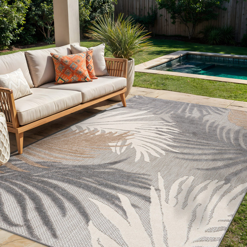 Tapis d'intérieur et d'extérieur à motif floral Hernandez, Beige / blanc / gris, Rectangle 5 pi x 7 pi