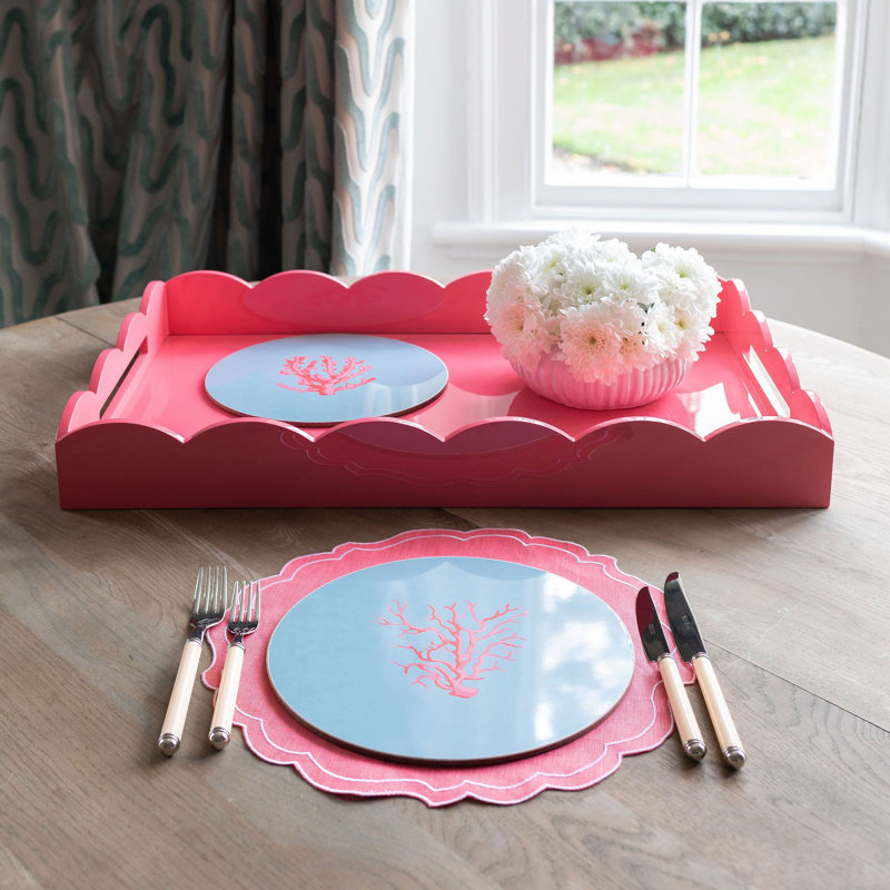 Plateau de repose-pieds laqué festonné, Rose, H 26 po x l 17 po x P 3,25 po
