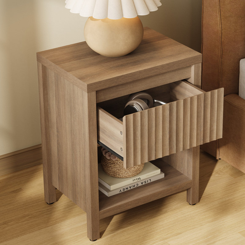 Allete Modern Fluted 1-Drawer Nightstand With Open Shelf Storage, Caramel Oak