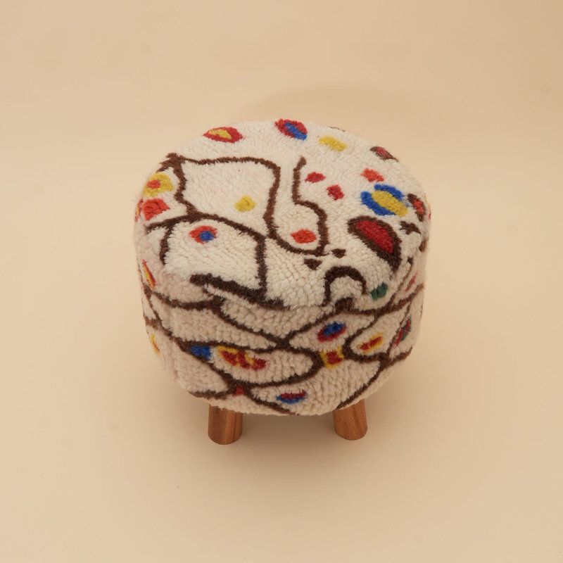 Tabouret Nomad Nest 16 po en laine shaggy capitonnée à la main avec pieds en bois de manguier, tabouret d'appoint rembourré multicolore