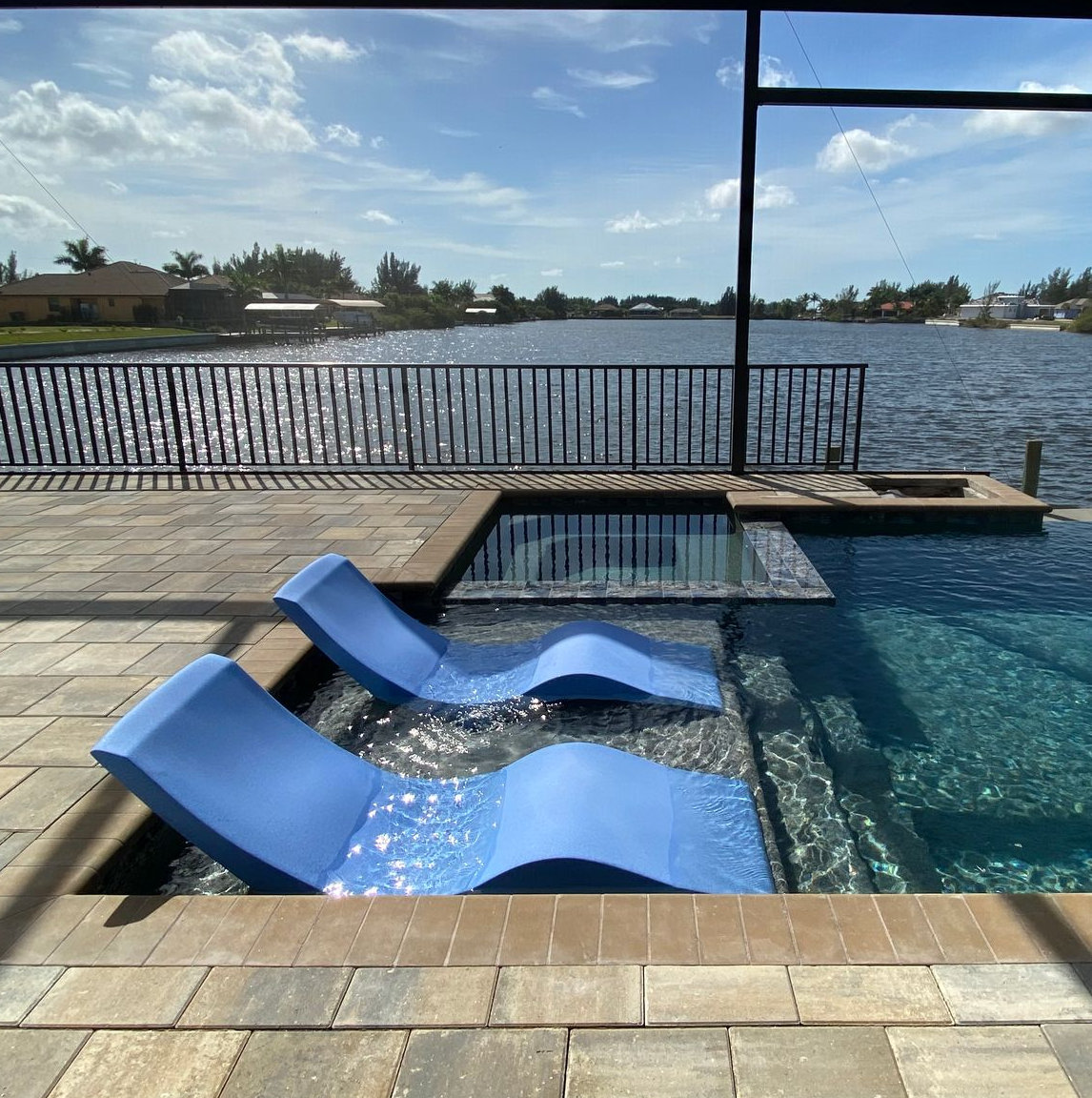 In-pool Chaise Lounger for 0-9 In. of Water, Blue