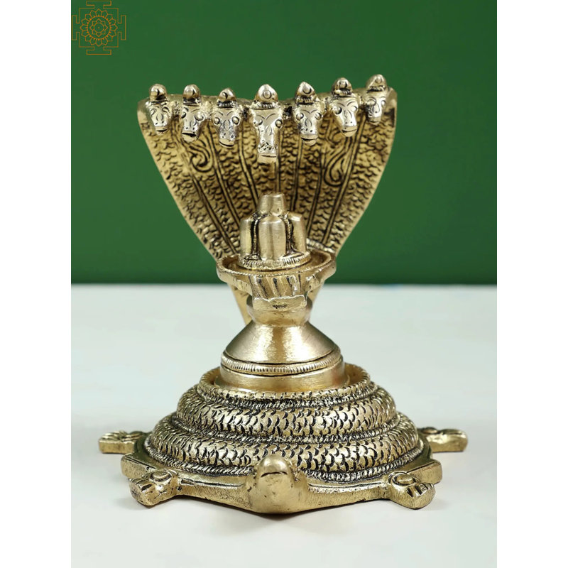 Shivalinga sur piédestal de tortue