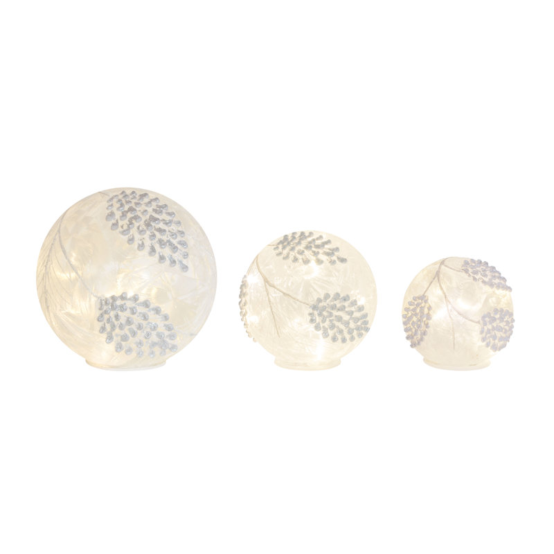 Ensemble de 3 figurines Fredeline, H 8 po x l 7,5 po x P 7,5 po, Blanc / argenté