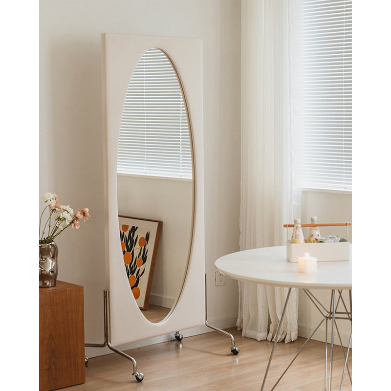 Miroir pleine grandeur ovale de style français