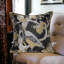 Housse de coussin réversible en soie à imprimé animal