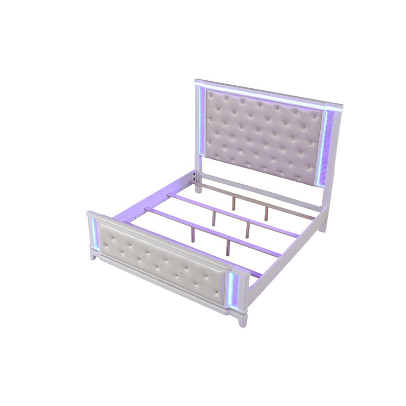 Design capitonné Opium luxueux, panneaux lumineux à DEL et grand lit glamour contemporain en blanc laiteux, Grand lit