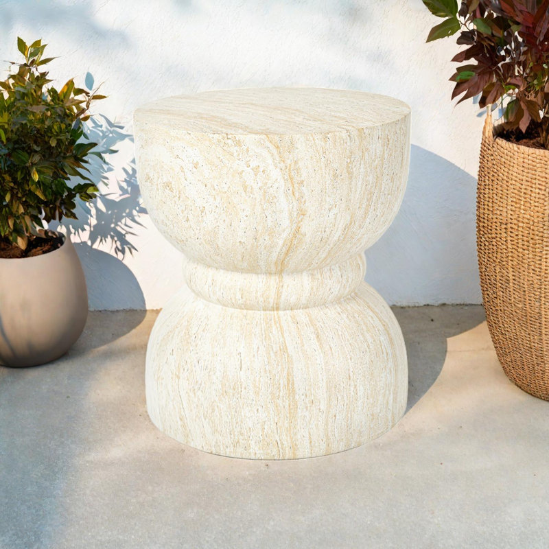 Table d'appoint d'extérieur en béton avec taille arrondie, imitation texture de pierre naturelle pour une utilisation intérieure / extérieure