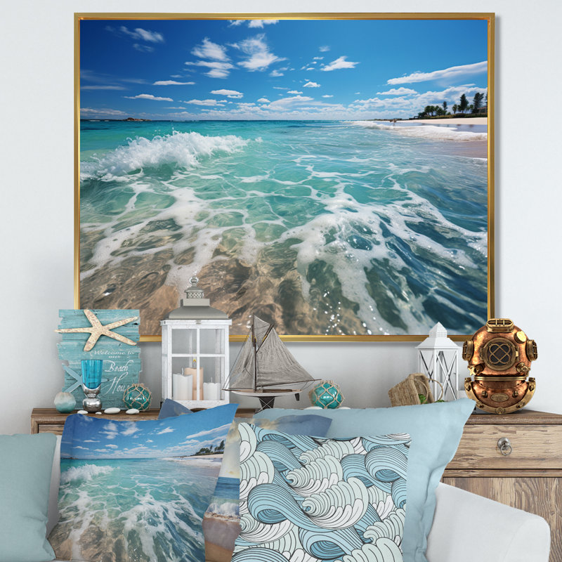 Amalja Beach Sandy Paradise III - impression, Cadre flottant doré, 24" H x 32" W