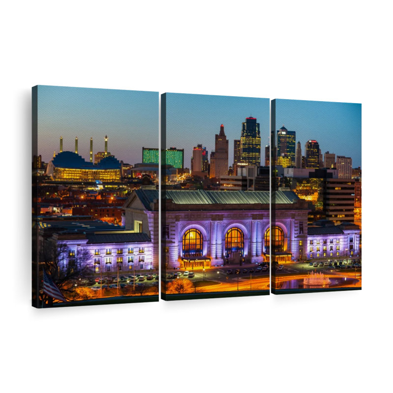«Union Station And Downtown Kansas» sur toile, H 50 po x l 32 po