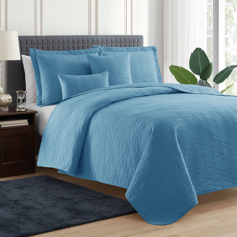 Ellipse Wave Premium Microfiber Reversible Quilt Set, Blue, Queen Quilt + 4 Pillow Shams