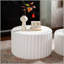 Ensemble de tables basses rondes festonnées blanches