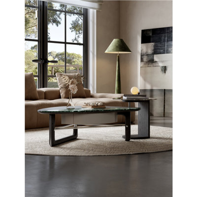 Table basse de forme spéciale en pierre micro-cristalline