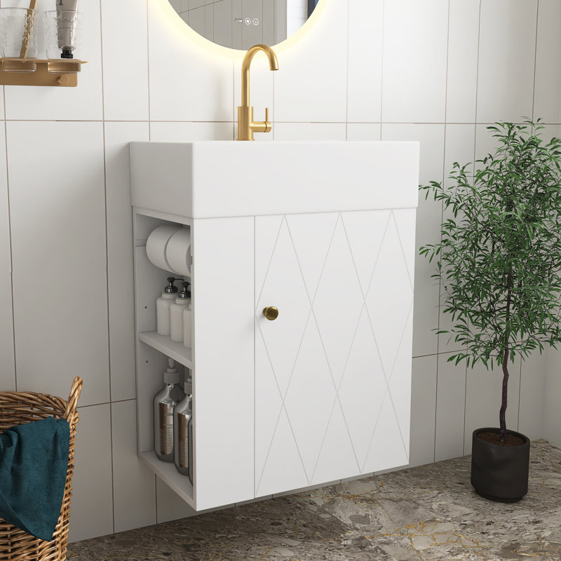Meuble-lavabo blanc en panneau de fibres à densité moyenne de 20 po avec lavabo en céramique, porte à motif de losanges, poignée dorée et tablettes de rangement latérales avec barre à serviettes
