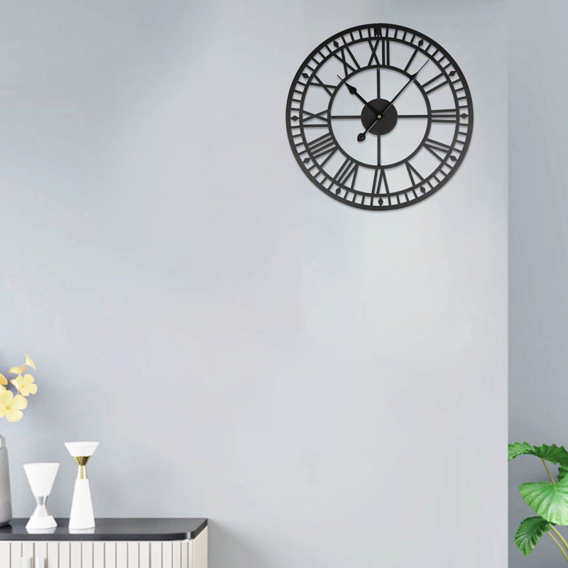 Horloge murale ronde en fer forgé de style européen, à suspendre dans un salon, un bureau ou une salle de classe.