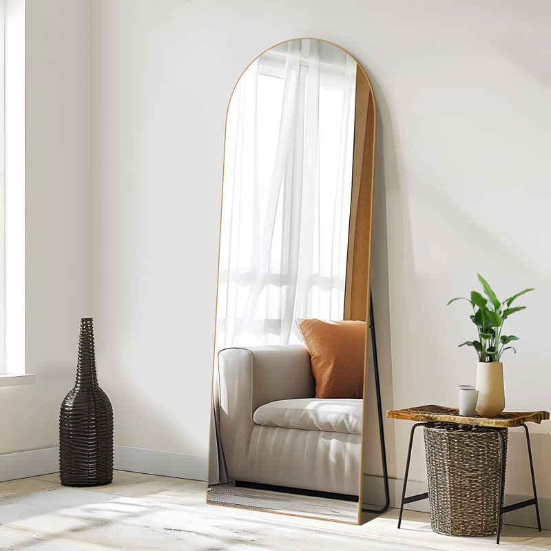Miroir mural en bois massif Luziano, 67 po x 23 po, Or