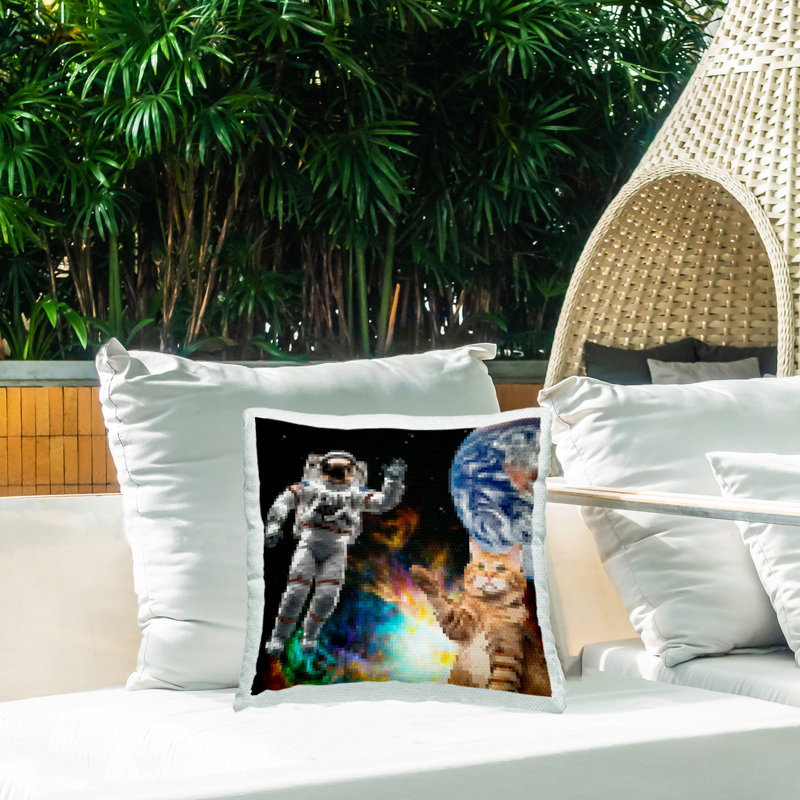 Coussin extérieur Pixel Cat in Space par June Erica Vess