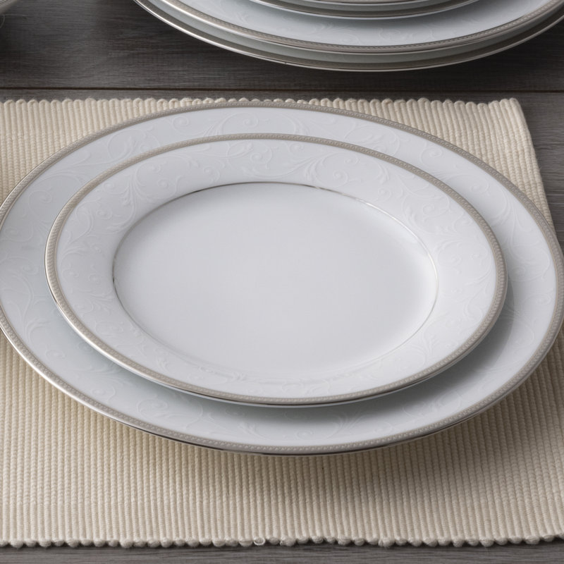 Ensemble de 4 assiettes à salade 8-1 / 4 po Noritake Regina