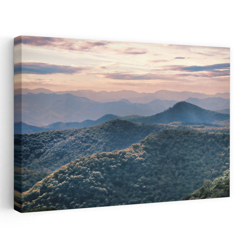 Vue du lever du jour - Art contemporain du ciel coloré des montagnes Blue Ridge, H 16 po x l 24 po