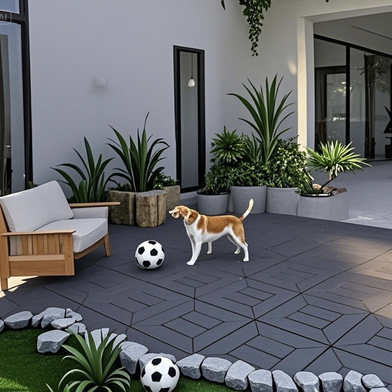 Carreaux de terrasse en polypropylène imbriqués, conception moderne, utilisation polyvalente pour les patios, les balcons au bord de la piscine
