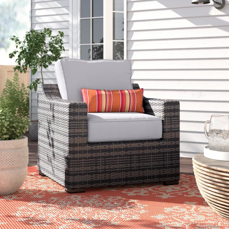 Chaise de patio avec coussin entièrement assemblée