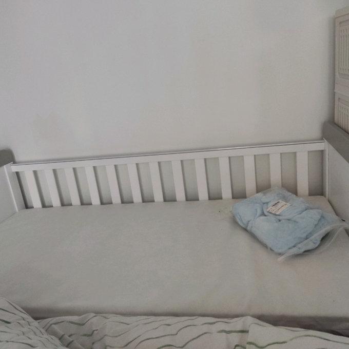 Tutti Bambini Rio Cot Bed with Mattress and Cot Top Changer