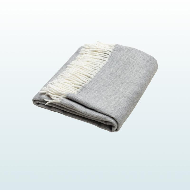 Jeté en peluche à chevrons Trio, L 49,75 po x l 59,84 po, Gris