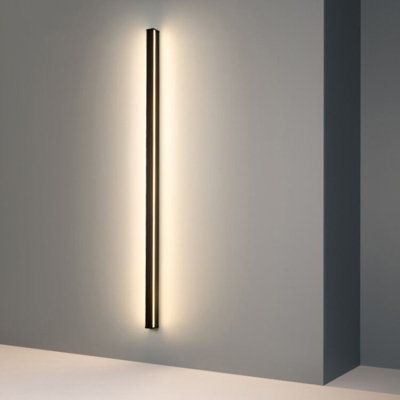 Minimalist Linear Wall Lamp/Black + Plug