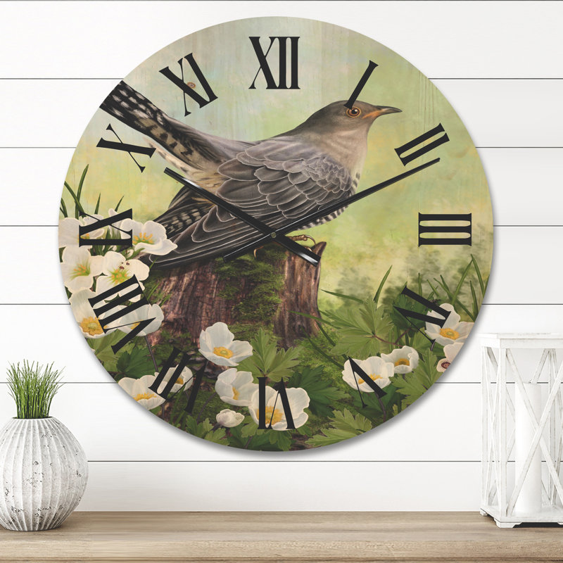 Horloge murale coucou sur une vieille souche, Petit