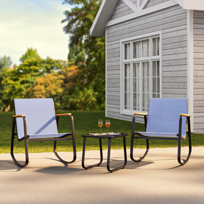 Ensemble de patio extérieur 3 pièces avec chaise berçante, accoudoirs en bois massif et table basse