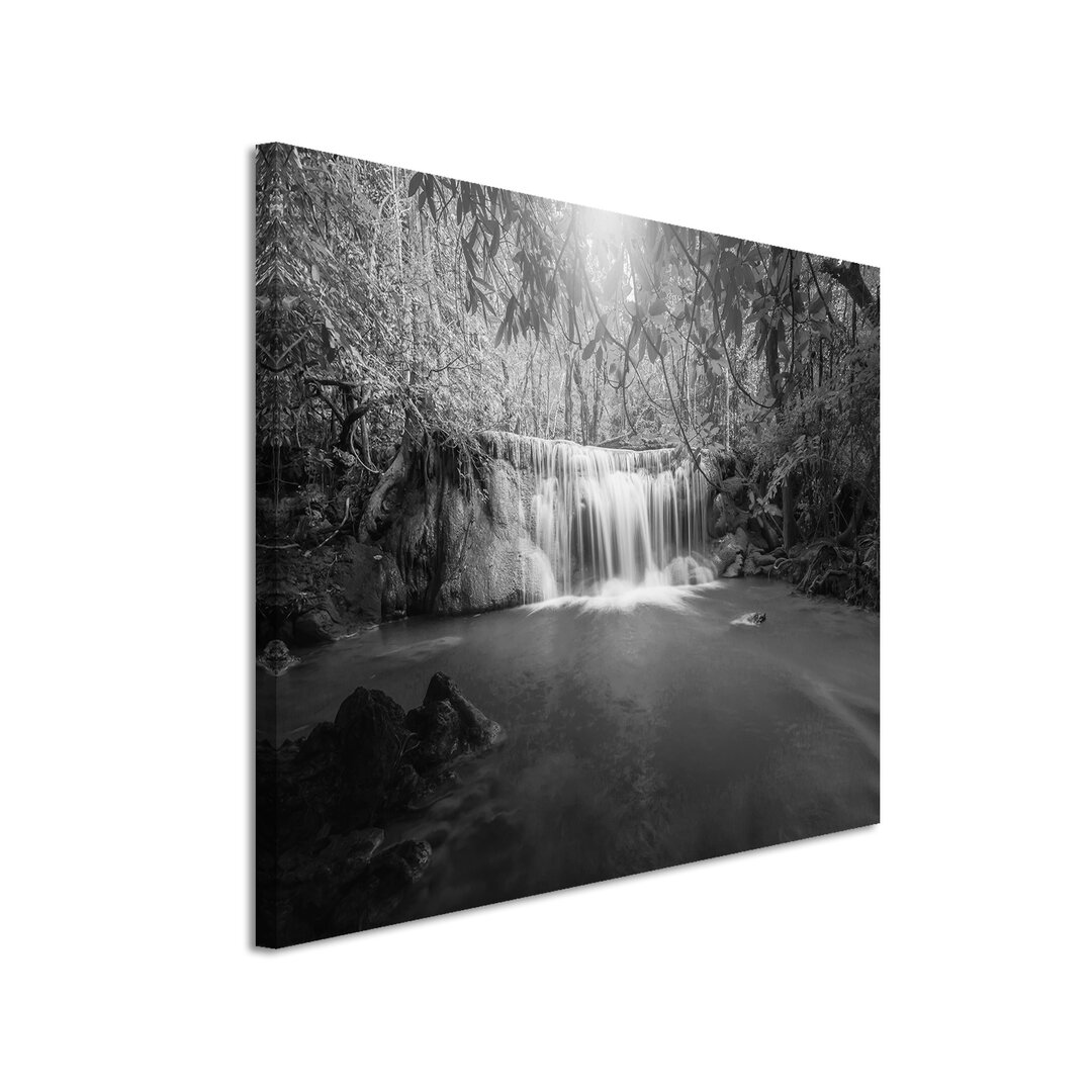 Leinwandbild „Wasserfall im Wald Kanchnaburi in Thailand“, Fotodruck