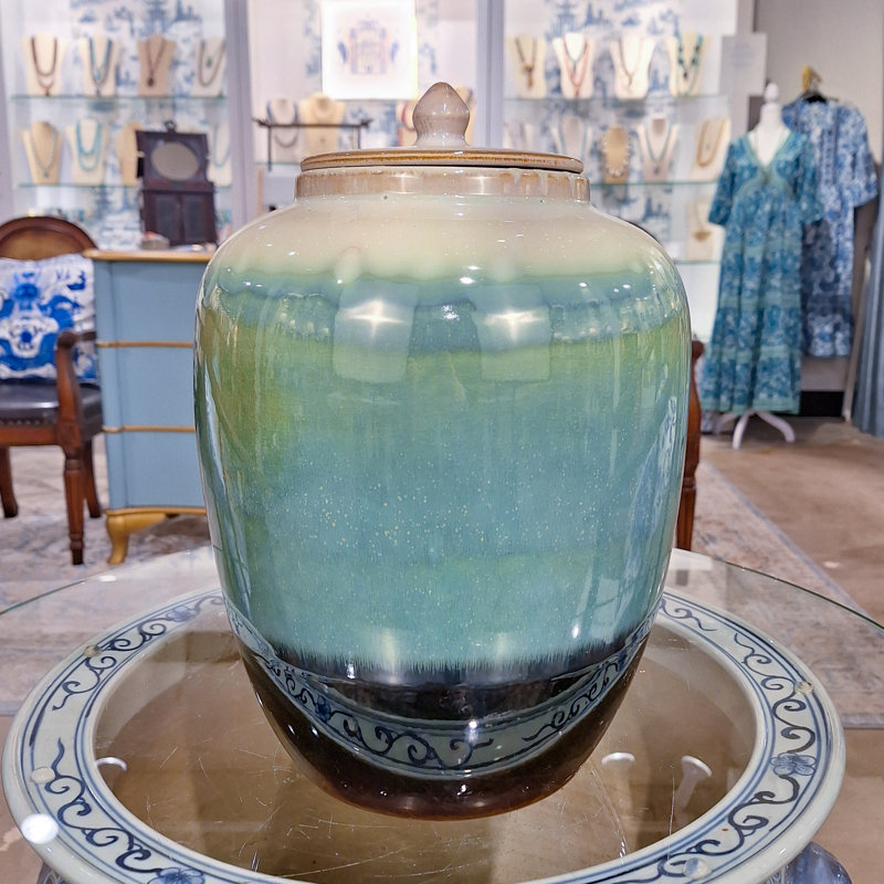 Pot en porcelaine fait à la main