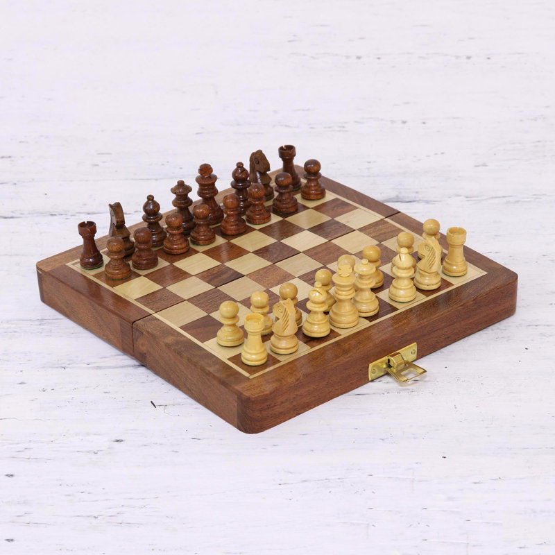 Mini jeu d'échecs fait à la main en bois passe-temps royal