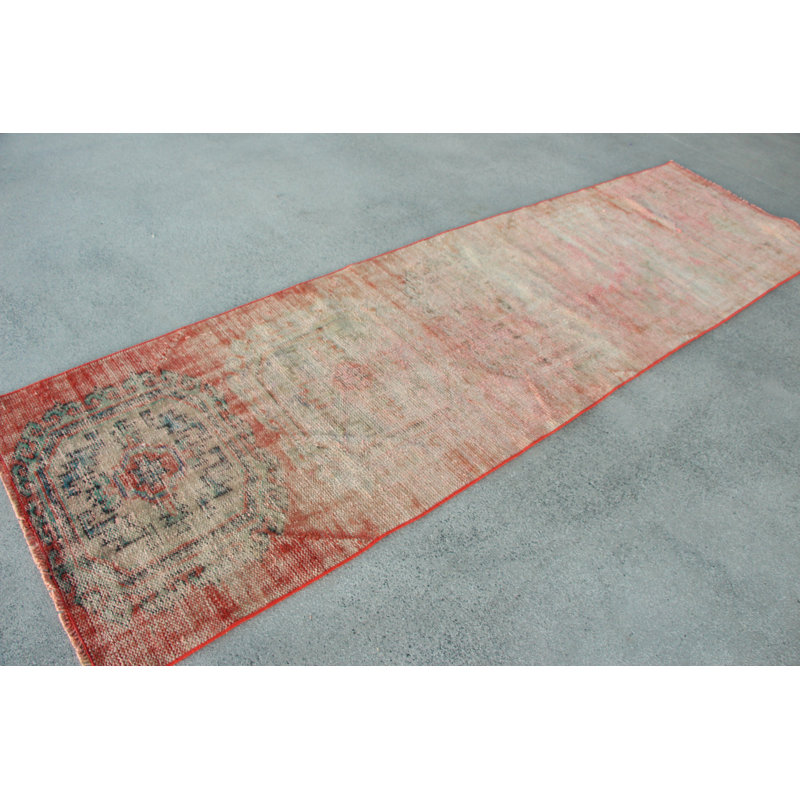 Charmant tapis de couloir turc rétro en rouge délavé pour le couloir - cadeau de maison antique idéal