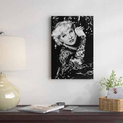 Reproduction de photo sur toile, "radio days" mae west over the épaule "