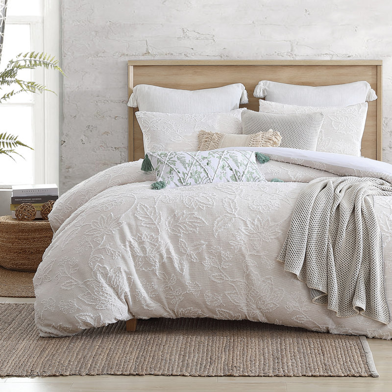 Full/Queen White Floral Polyester Comforter Set