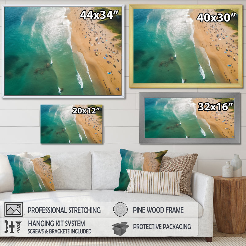 Vue aérienne de la plage côtière verte 2 - art mural plage et océan, Cadre de coin argenté fermé, H 24 po x l 32 po x P 1 po