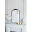Miroir mural classique avec cadre d'inspiration baroque-731508202-729210945