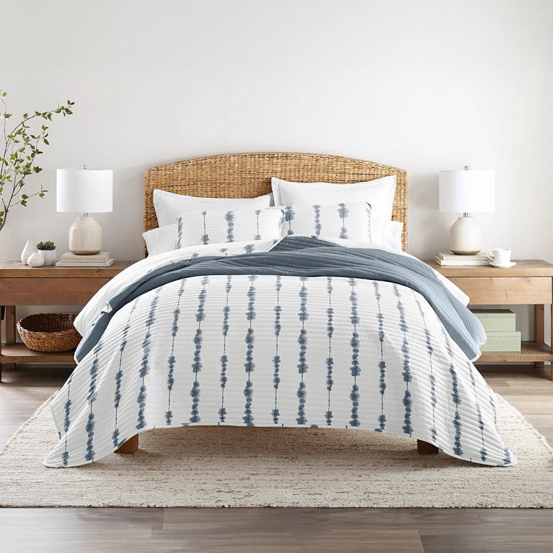 Quilt Coverlet Set All Season Patterned Reversible Microfiber Ultra Soft Bedding in Shibori Aesthetic