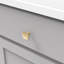 Poignée carrée de collection Bridges - Poignée d'armoire en laiton doré brossé de 1-3 / 16 po x 1-3 / 16 po - Quincaillerie transitionnelle et déco pour tiroirs et armoires-90995986